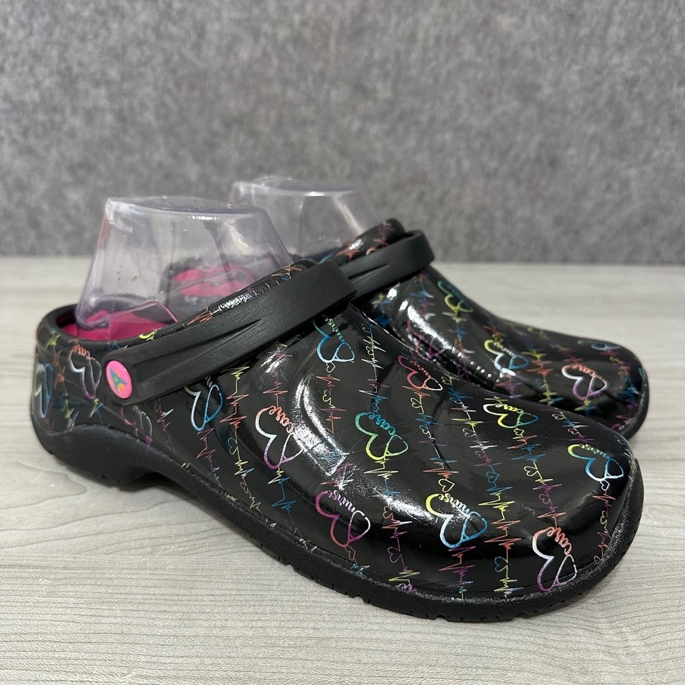 Anywear Zone Sweet Beats Nursing Clogs Womens Sz 8 Black Heart Slip Resistant